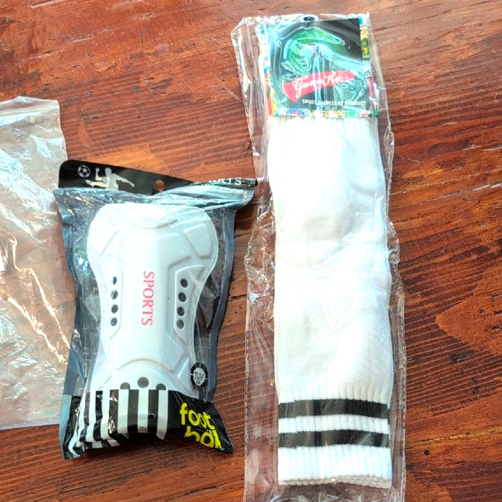 Medium * White Sports Shin Guards and Socks Set * Brand New In Sealed Pkgs